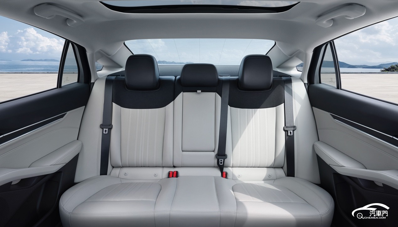 汽車(chē)的方向盤(pán)

描述已自動(dòng)生成